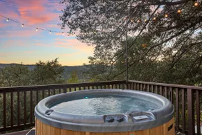 Cabin with Lake Views and Hot Tub, Lake Pass - Image 4
