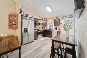 Minutes to Camp Lejeune, MCAS, & Beach. Sleeps 5 - Image 2