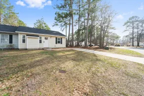Minutes to Camp Lejeune, MCAS, & Beach. Sleeps 5 - Image 3