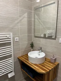 Beautiful refurbished 2 bedroom, air-conditioned, in the center - Image 5
