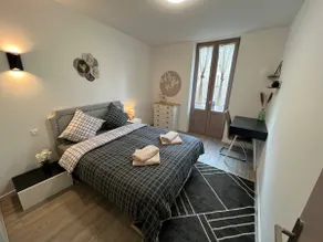 Beautiful refurbished 2 bedroom, air-conditioned, in the center - Image 2