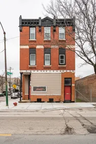 Pilsen 8 mins-Downtown Washer Dryer 2300 square ft - Image 4