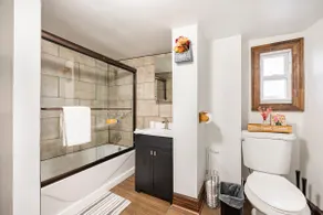 Pilsen 8 mins-Downtown Washer Dryer 2300 square ft - Image 3
