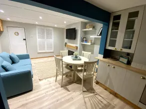 The Lost Lobster - 2 bedroom cottage with parking - Image 3