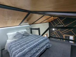 Off-Grid ”Sweet B” Cabin - Image 2
