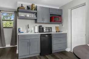 Comfy Studio Guest Suite - Image 3