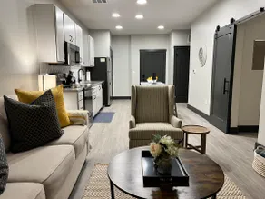 Modern Home (6.7 mi from Churchill Downs) - Image 2