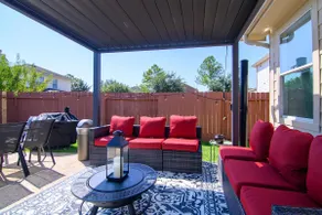 Katy Oasis With Luxury Heated Winter Pool - Image 4