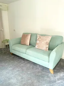 2.Superb Serviced Apartment - free on road parking - Image 3