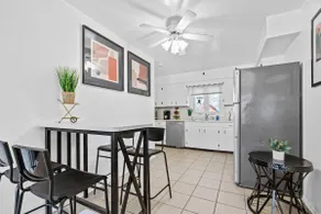 Relaxing 3BR Home - Free Parking, Next to Shops - Image 5