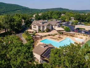Hadley's Place at Pointe Royale, Pristine 2 Bed 2 Bath Condo - Image 2