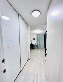 Fully Remodeled condo a few steps to beach Free parking WiFi - Image 5