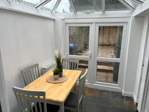 Grade II listed cottage - Free Parking - Image 5