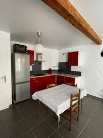 Beautiful renovated townhouse - Image 2