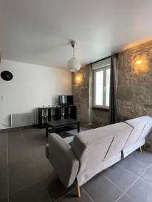 Beautiful renovated townhouse - Image 3