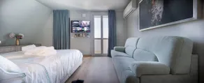 San Raffaele Apartment with Free Parking and Air Conditioning - Image 5