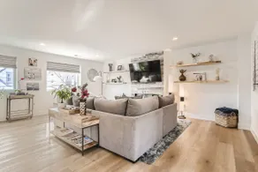 4 Story Modern Townhome in heart of Jefferson Park - Image 2