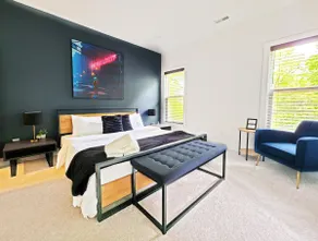 8BR Southend - Walk to Everything - Sleeps 20 - Image 5