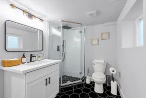 2b1b Modern Unit Central/3 mins to Gas Works Park - Image 3