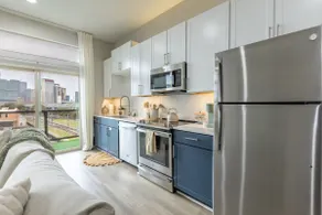 Boho Flows | City Views+King Bed+Gym+Free Parking - Image 5