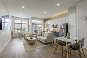 Boho Flows | City Views+King Bed+Gym+Free Parking - Image 2