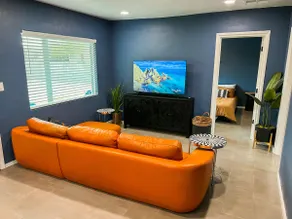 Cozy Orange Dream - 4 minutes -> U of A/Down Town - Image 5
