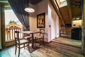 central and romantic attic - Image 5