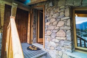 central and romantic attic - Image 4