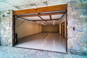 central and romantic attic - Image 2