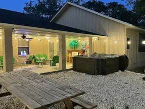 Secluded Whoop Acre Ranch SLEEPS 25-LOADED with entertainment - Image 4