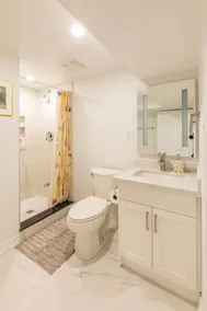 Private 2 bedrooms, 2 bathrooms, dedicated free parking, huge basement - Image 5