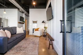 New condo minutes from downtown & Free Parking - Image 2