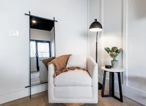 New condo minutes from downtown & Free Parking - Image 5