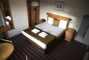 Serviced Double Room: ~ Pet Friendly with Ensuite - Image 5