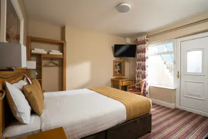 Serviced Double Room: ~ Pet Friendly with Ensuite - Image 3