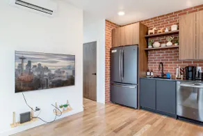 Designer Oasis 2BR Townhome @Capital Hill - Image 4