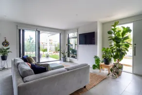 Swell Apartment - Pet Friendly! - Image 2