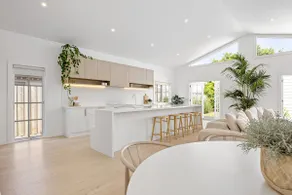 NESTE On 5th - Beachside Luxury - Image 2