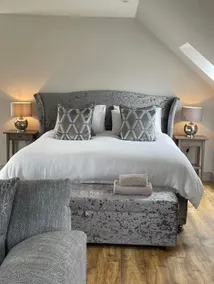Brand New Luxe Studio Apartment - Image 5