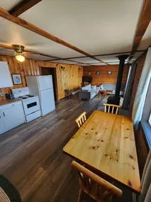 Lakefront Family Cabin with shared Hot Tub & Sauna - Image 3