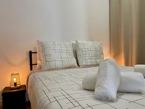 Fleur de Lys: Self Check-In – Air Conditioning – Linens Included - Image 5