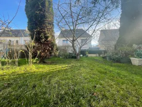 Spacious house with garden - Image 3