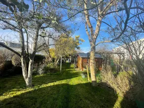Spacious house with garden - Image 4