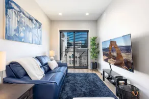Modern dntwn apt- prime location - Image 5