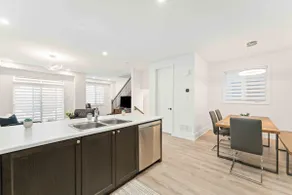 Bright, Clean & Crisp 3 Bed Townhouse - Image 4