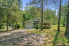 Higgins Hideout *3 minute drive to the beach* - Image 2