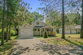 Higgins Hideout *3 minute drive to the beach* - Image 3