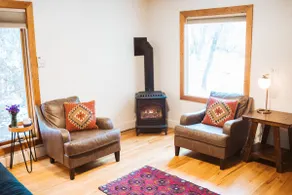 Little Yellow House - Downtown Charming 2 BDRM - Image 3