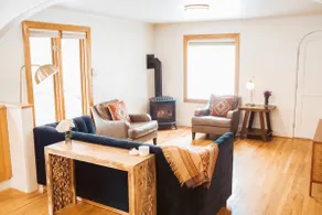 Little Yellow House - Downtown Charming 2 BDRM - Image 2
