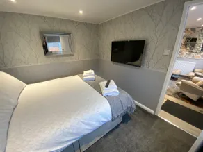 Lynwood Lodge - Image 2